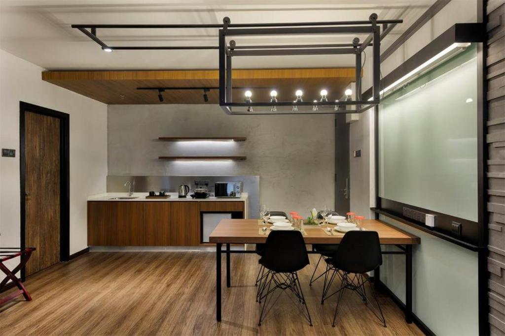 Exclusive Business Suite @ M Summit 191 George Town Exterior foto